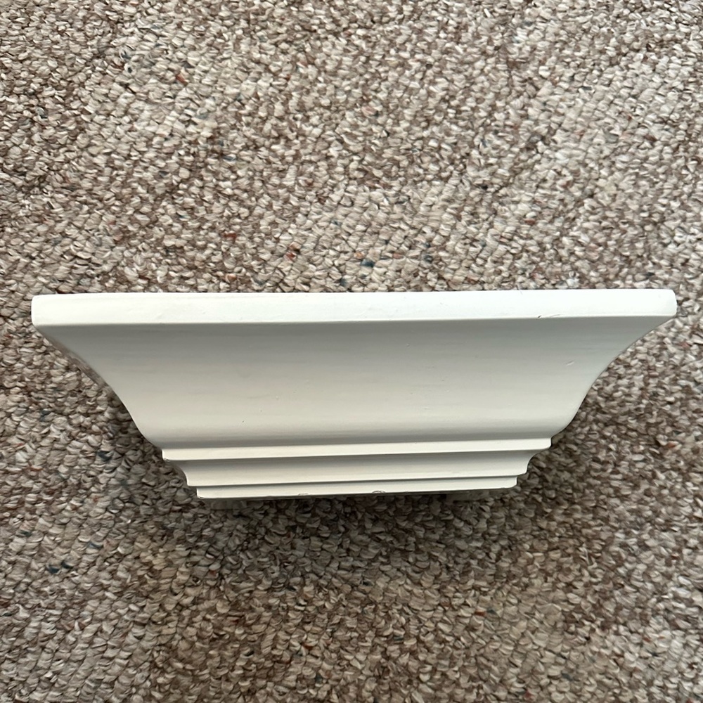 SMALL WHITE SHELF
